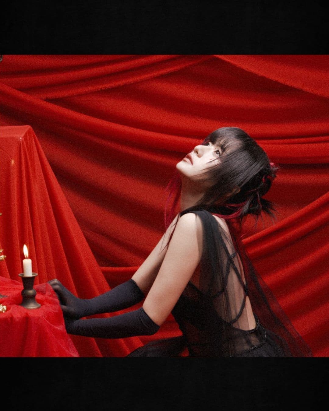 シンガーソングライター  シム･ギュソンのコンセプト写真。 「幻想小曲集 op.3 – Monster – 」より。